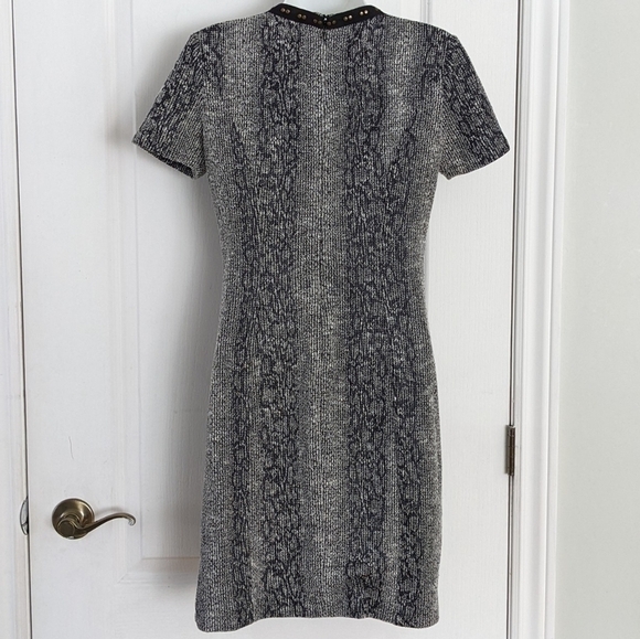TAHARI snake animal print hook eye front v neck dress size Small c1 - Picture 6 of 8